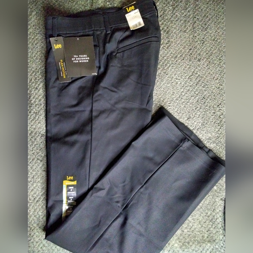 NWT Lee Women's Flex Motion Regular Fit Trouser Pants, Size 4 medium,  Black